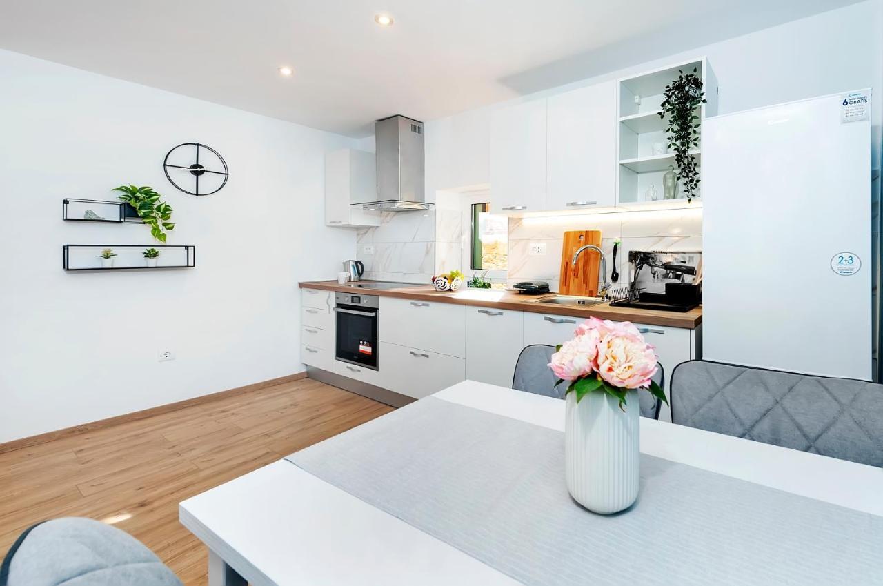 Otto Apartment With Sea View And Parking Rovinj Ngoại thất bức ảnh
