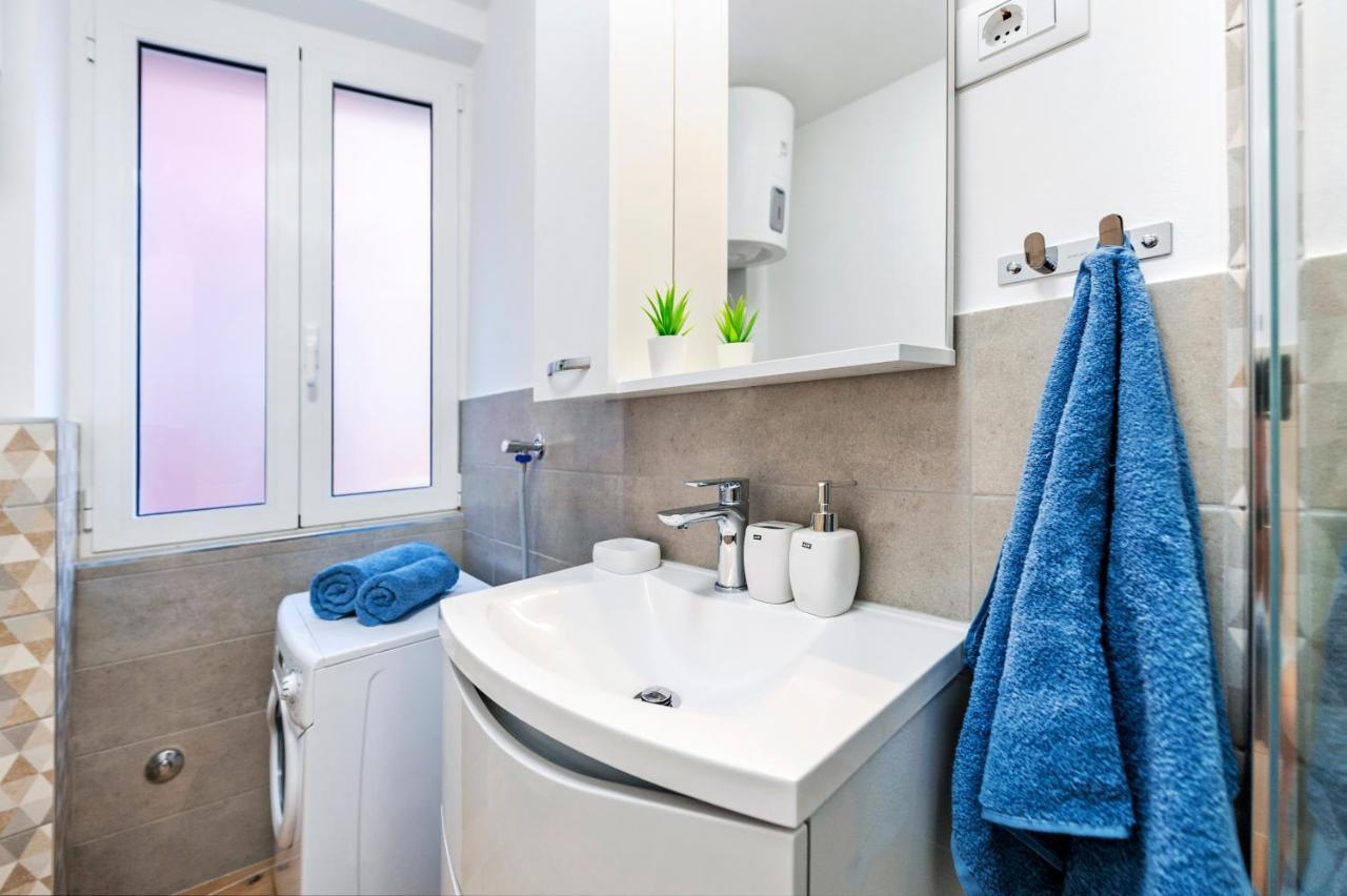 Otto Apartment With Sea View And Parking Rovinj Ngoại thất bức ảnh